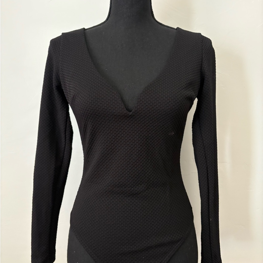 Chic Black V-Neck Long Sleeve Bodysuit